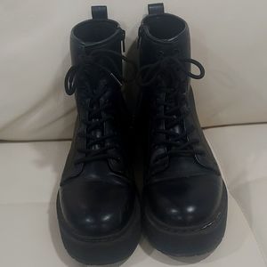 Combat boots